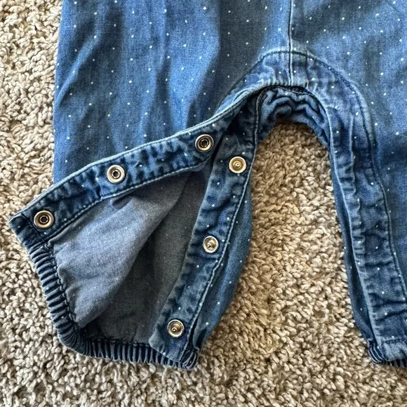 Baby Gap Chambray Polka Dot Ruffle Romper Sleeveless outfit- Size 3-6 Months - Picture 7 of 9